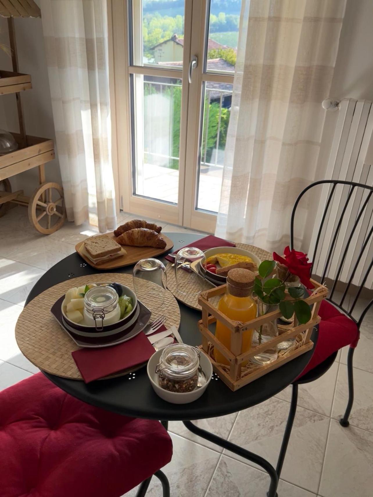Bed and Breakfast Cascina Il Volo Монкальво Экстерьер фото