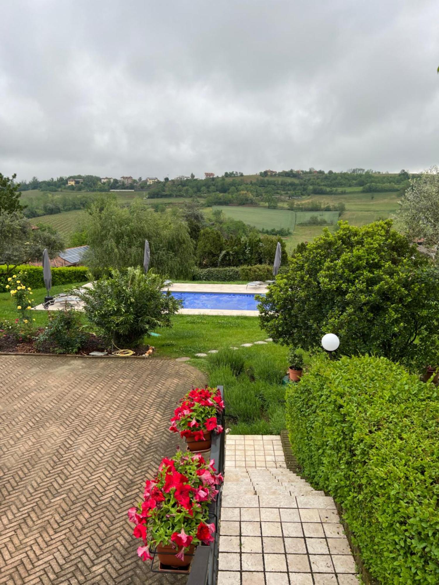 Bed and Breakfast Cascina Il Volo Монкальво Экстерьер фото