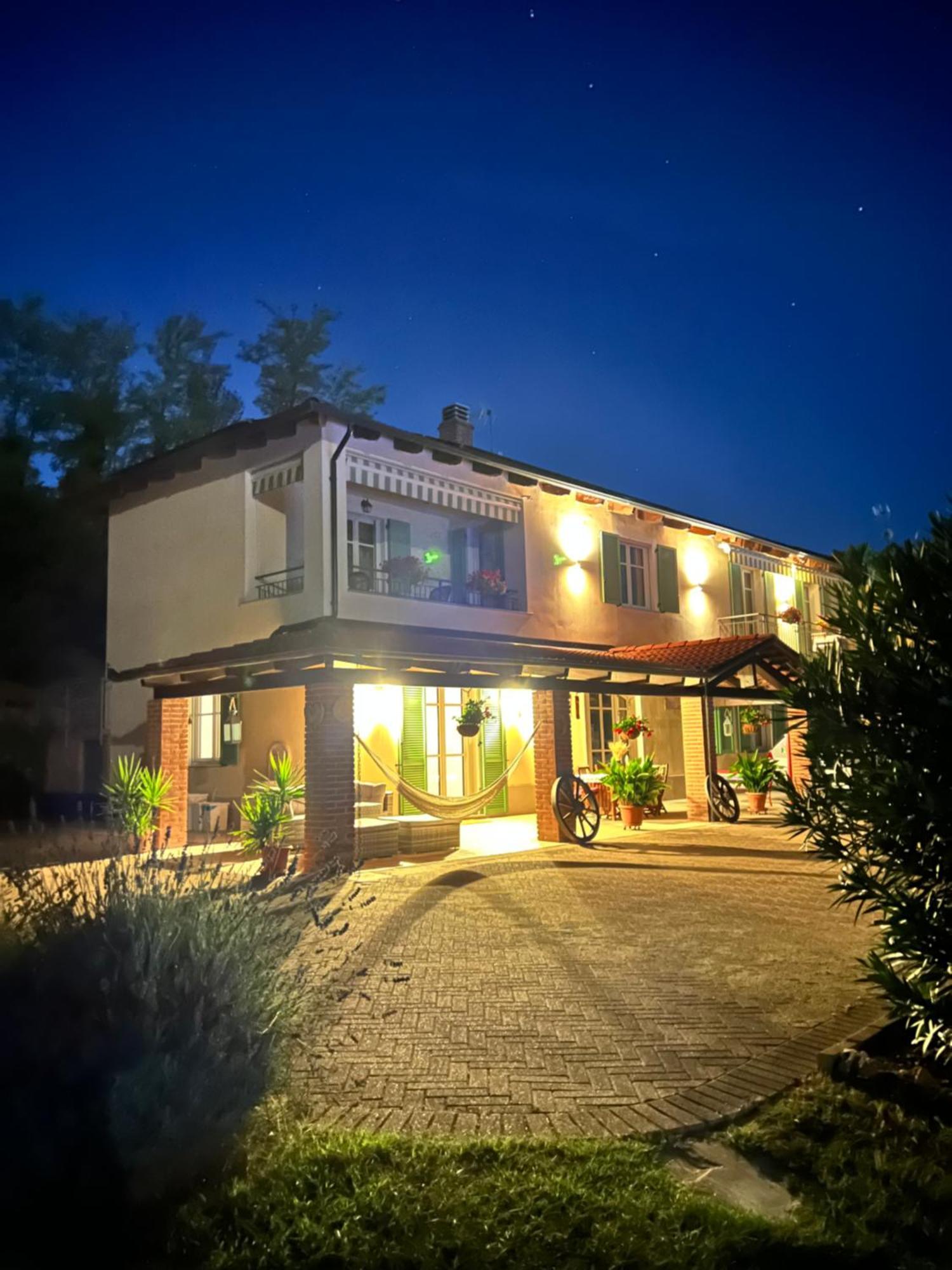 Bed and Breakfast Cascina Il Volo Монкальво Экстерьер фото