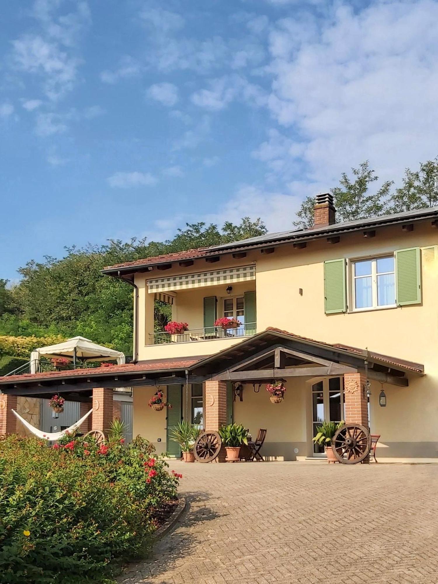 Bed and Breakfast Cascina Il Volo Монкальво Экстерьер фото
