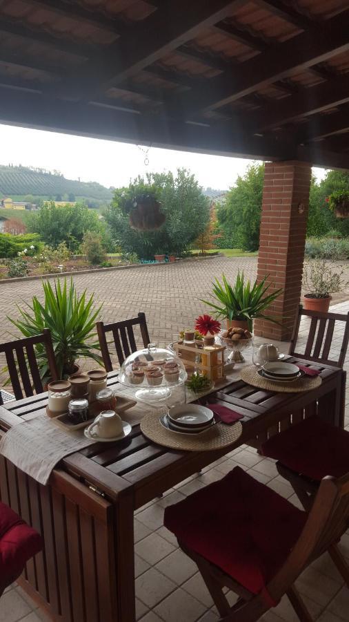 Bed and Breakfast Cascina Il Volo Монкальво Экстерьер фото